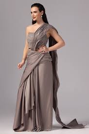 wear saree with a modern style